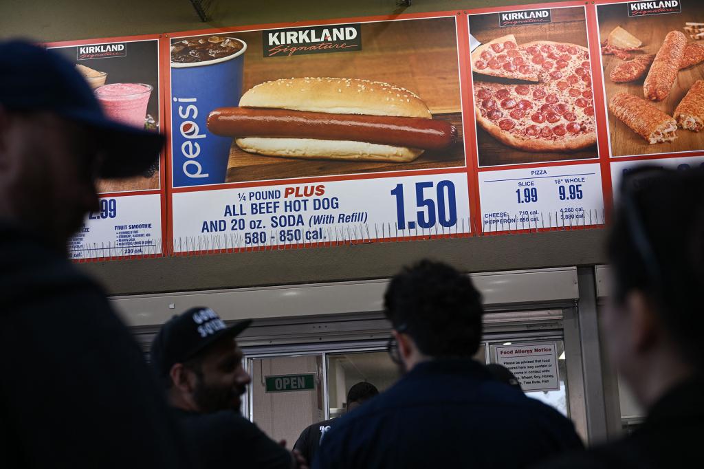 Costco behält die 1,50-Dollar-Kombination aus Hot Dog und Soda trotz Inflation „für immer“: exec