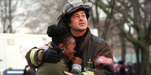"Feuer in Chicago" Er filmte, als in der Nähe eine Schießerei stattfand, sowie ein echtes Feuer, das im Gebäude ausbrach, so der Leiter des Bestattungsunternehmens, Charles Childs Jr.