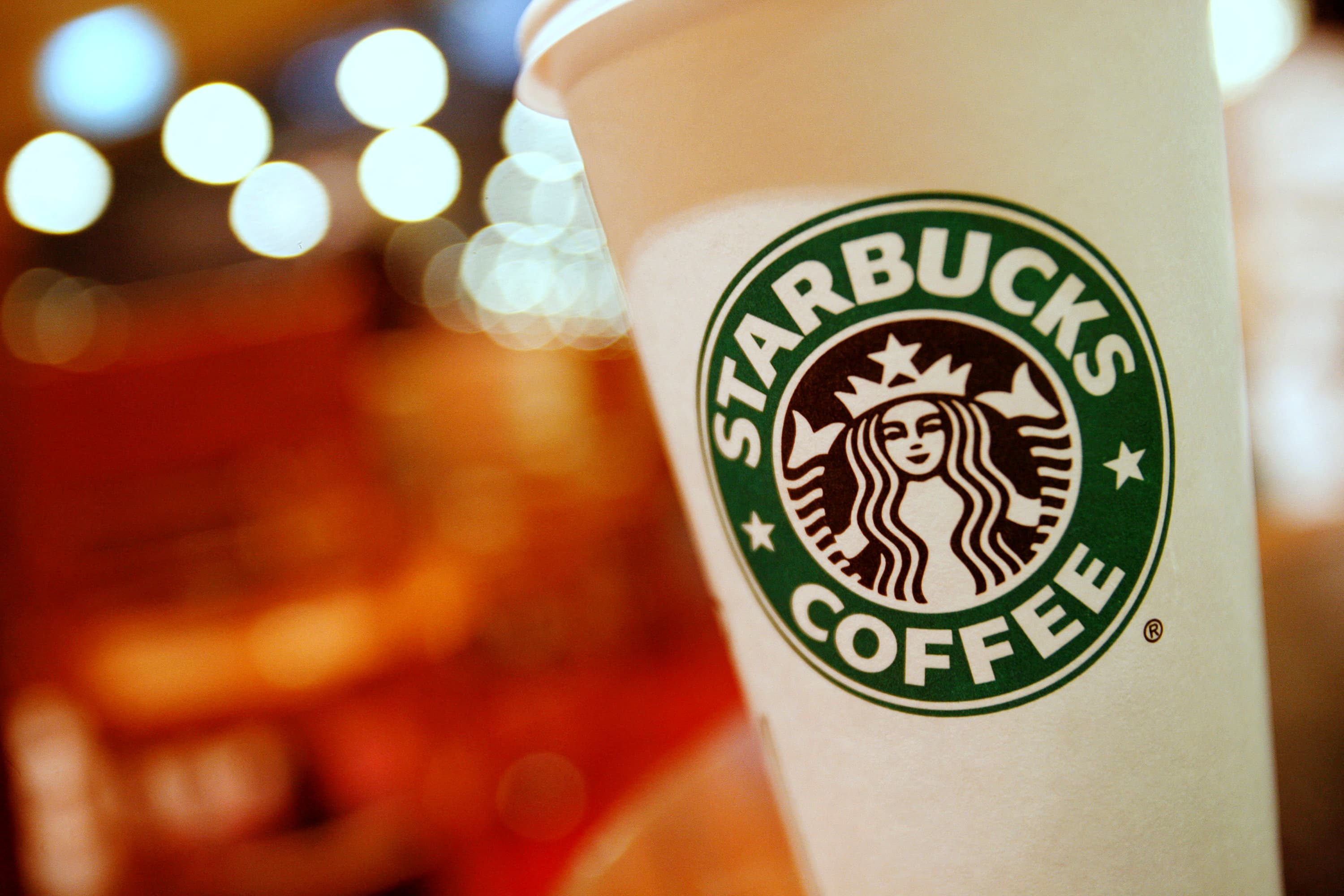 Barclays sagt, dass es Starbucks vor dem Investor Day kauft, nachdem es seinen neuen CEO ernannt hat 