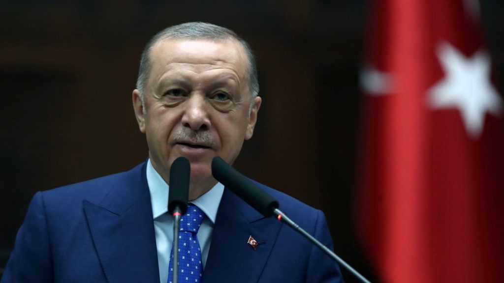 Erdogan sagt, die Türkei werde die Zinssätze weiter senken, verspottet das britische Pfund