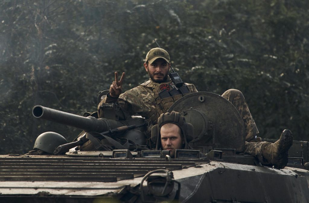Ukrainische Streitkräfte üben weiterhin Druck auf fliehende russische Streitkräfte aus