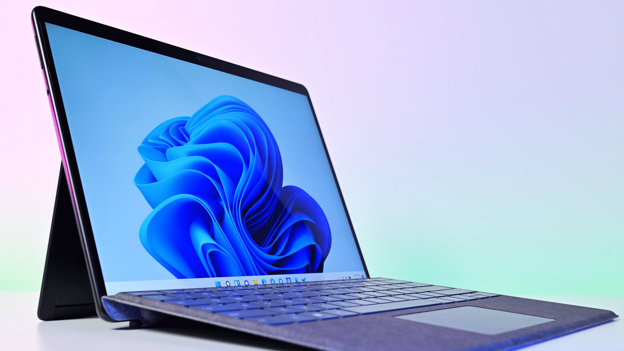 Microsoft Surface Pro 8 mit Tastatur