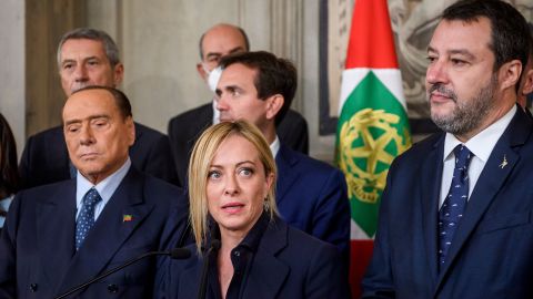 Silvio Berlusconi (links) und Matteo Salvini (rechts) werden voraussichtlich Teil von Melonis Regierung sein, die eine der rechtsextremsten Regierungen der modernen Geschichte sein wird. 