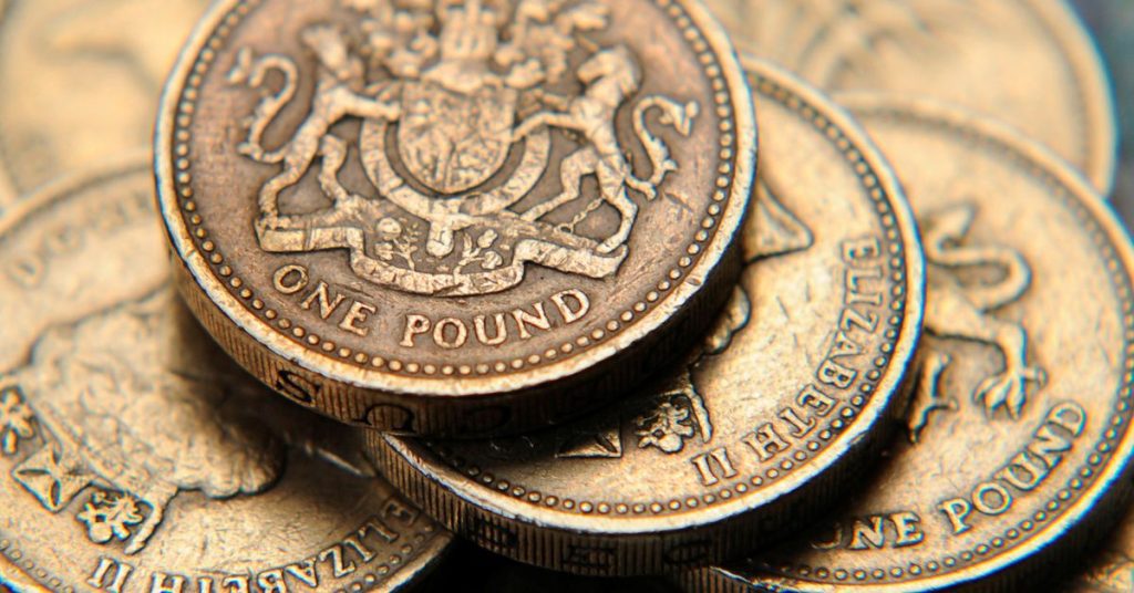 Großbritanniens Steuereinbruch schickte Aktien und das Pfund Sterling in die Höhe