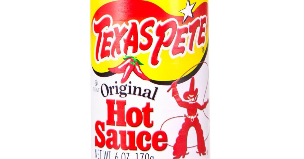 Wegen eines beliebten Produkts aus North Carolina wurde eine Klage gegen die Hersteller von Texas Pete's Hot Sauce eingereicht