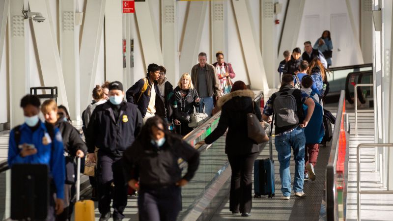 Tausende US-Flüge hatten am Sonntag Verspätung, da schwere Stürme den Reiseverkehr beeinträchtigten