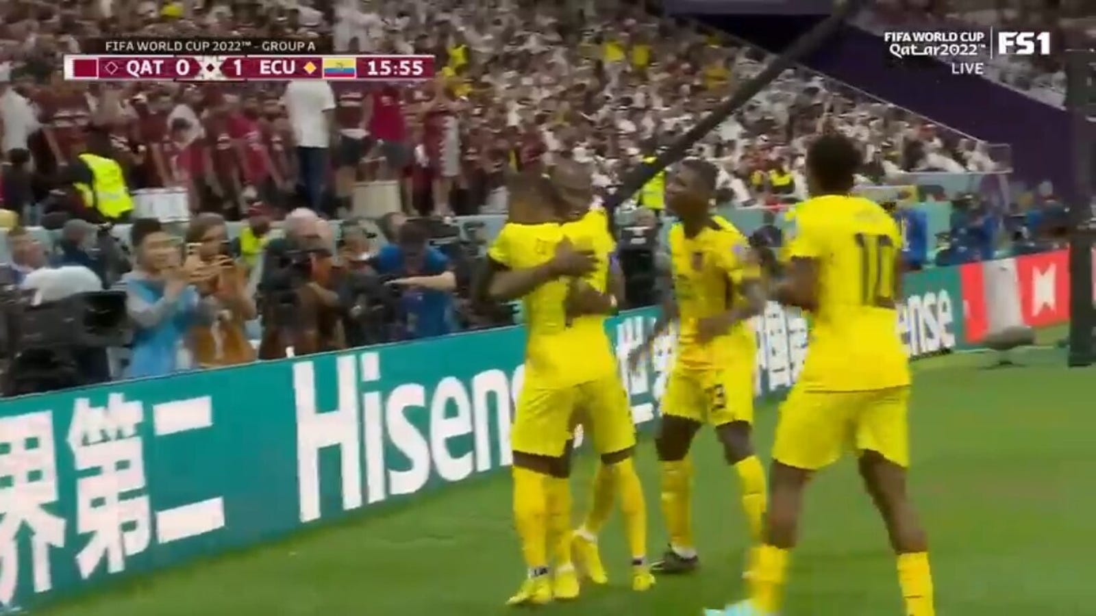 Ecuadors Ener Valencia foult im Strafraum und erzielt ein Kill Goal gegen Katar 