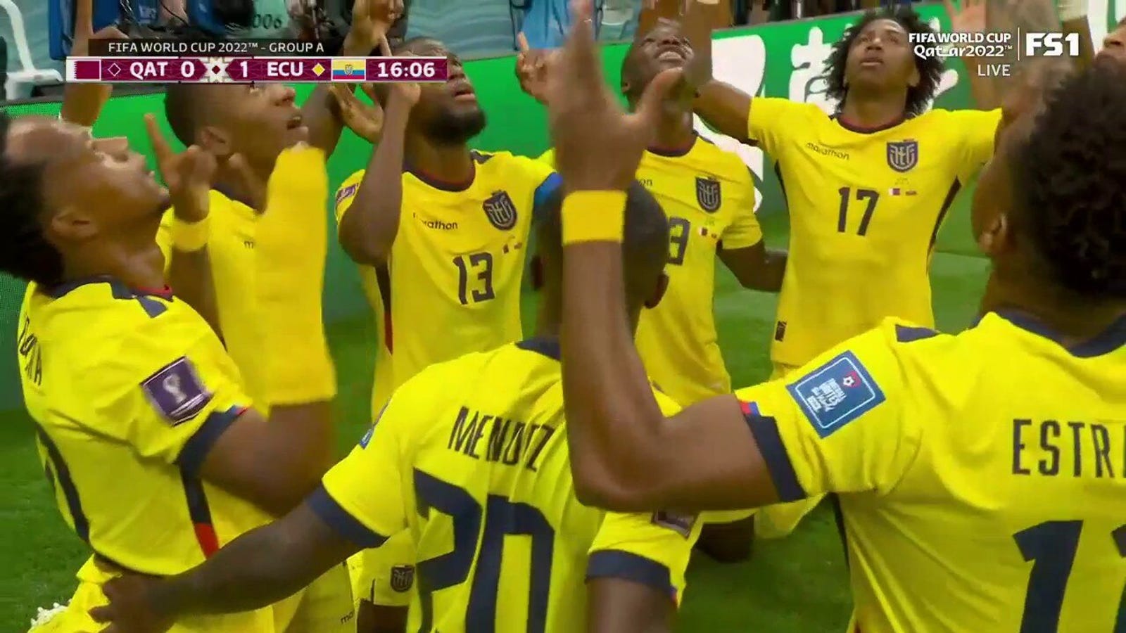 Ecuadors Ener Valencia erzielt in der 15. Minute ein Tor gegen Katar  WM 2022