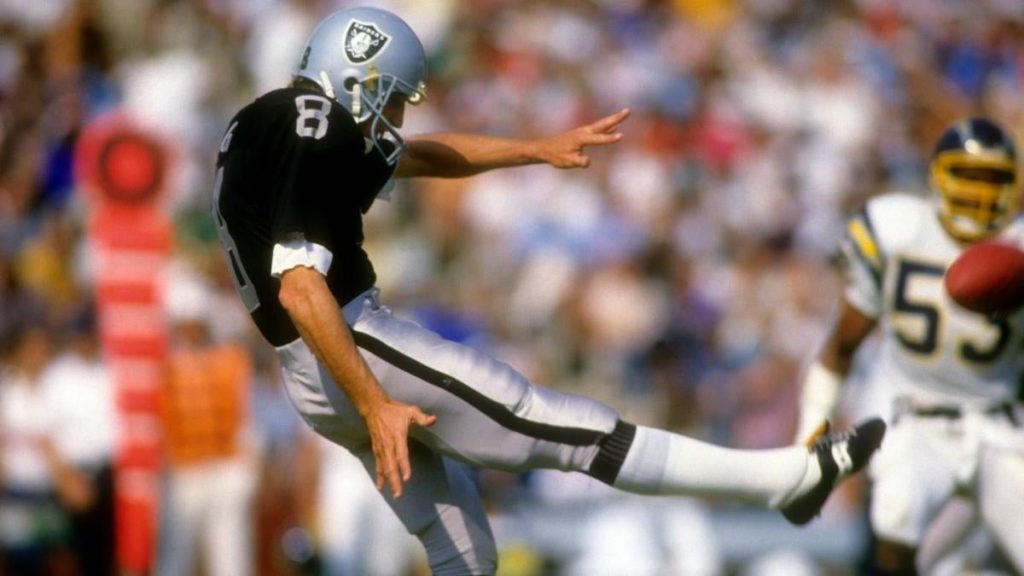 Ray Jay stirbt mit 72: Tod der Legende Raiders, erster Spieler, der in die Pro Football Hall of Fame aufgenommen wurde,