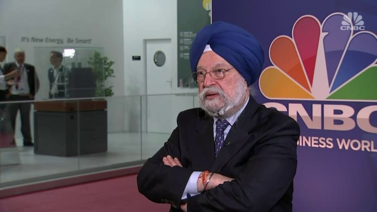Sehen Sie sich das vollständige CNBC-Interview mit dem indischen Erdölminister Hardeep Singh Puri an