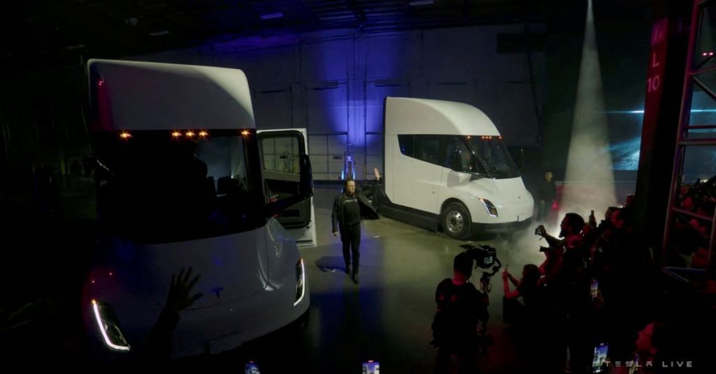 Musk liefert Teslas ersten Lkw aus, aber kein Produktions- und Preisupdate