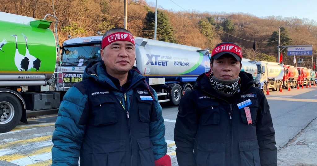 „Wir sind nicht Ihre Feinde“, sagten südkoreanische Lkw-Fahrer, die für den Schutz des Mindestlohns streiken