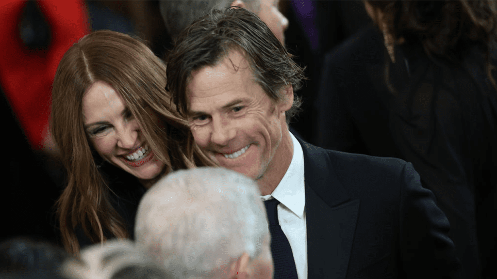 Julia Roberts, ihr Ehemann Daniel Moder und sie genießen gemeinsam eine Hommage an das Kennedy Center