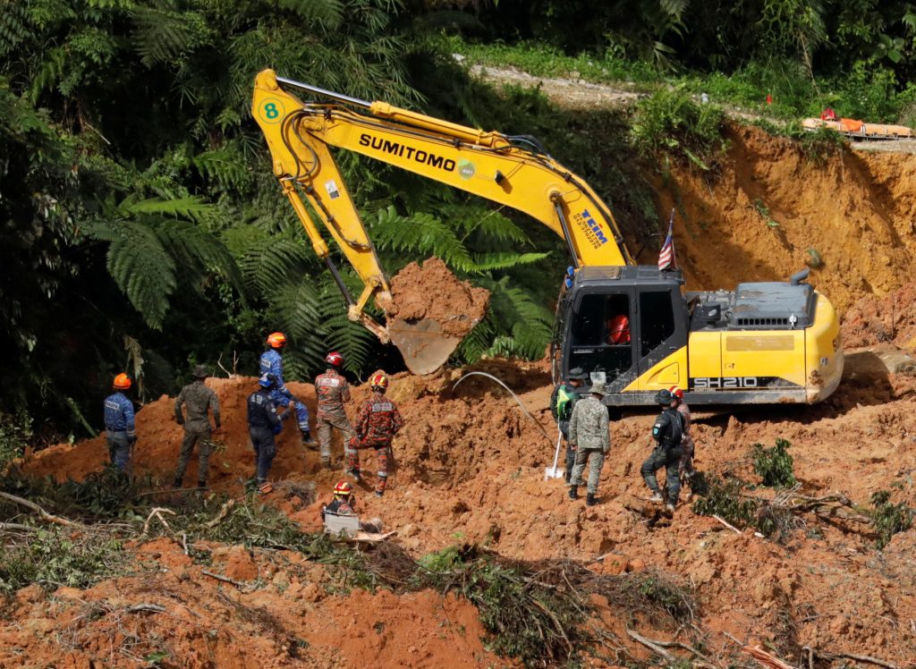 Erdrutsche fegten am frühen Freitagmorgen durch ein Lager, 30 Meilen von der malaysischen Hauptstadt entfernt.