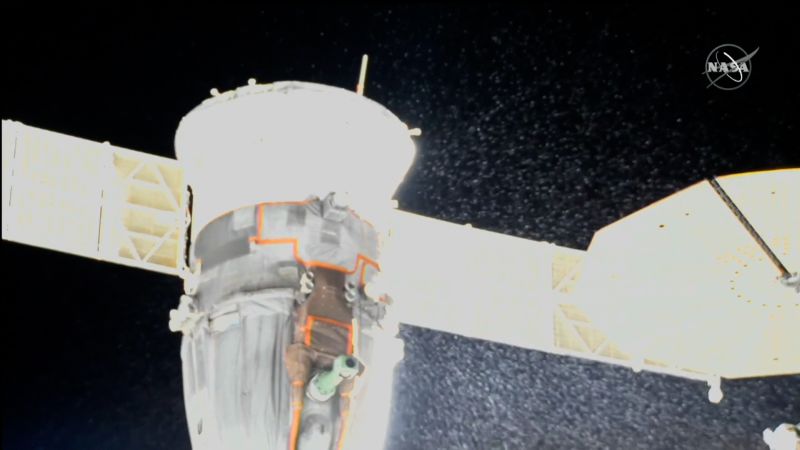 Das Sojus-Raumschiff dockte an einem Kühlmittelleck an der Internationalen Raumstation an