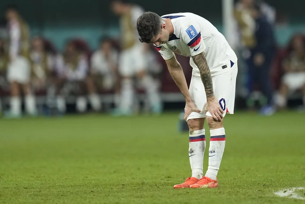 Die Vereinigten Staaten schieden aus der Weltmeisterschaft aus und verloren gegen die Niederlande mit 3: 1