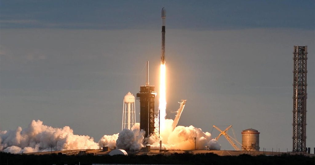 SpaceX startete 54 weitere Starlinks mit einem Booster und machte damit seinen rekordverdächtigen 15. Flug